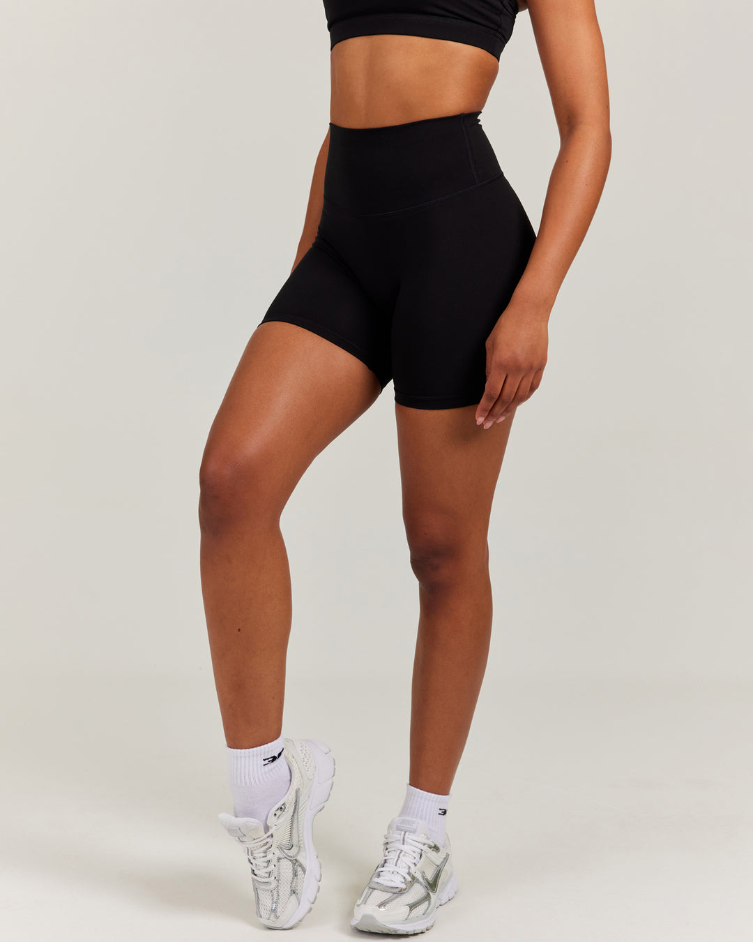 Invisible Scrunch Shorts - Black