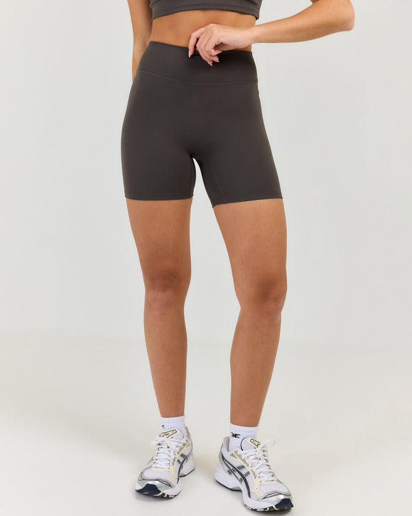 Luna Invisible Scrunch Shorts - Olive