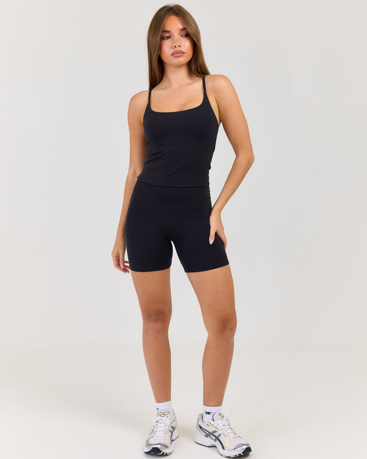 Luna Invisible Scrunch Shorts - Black