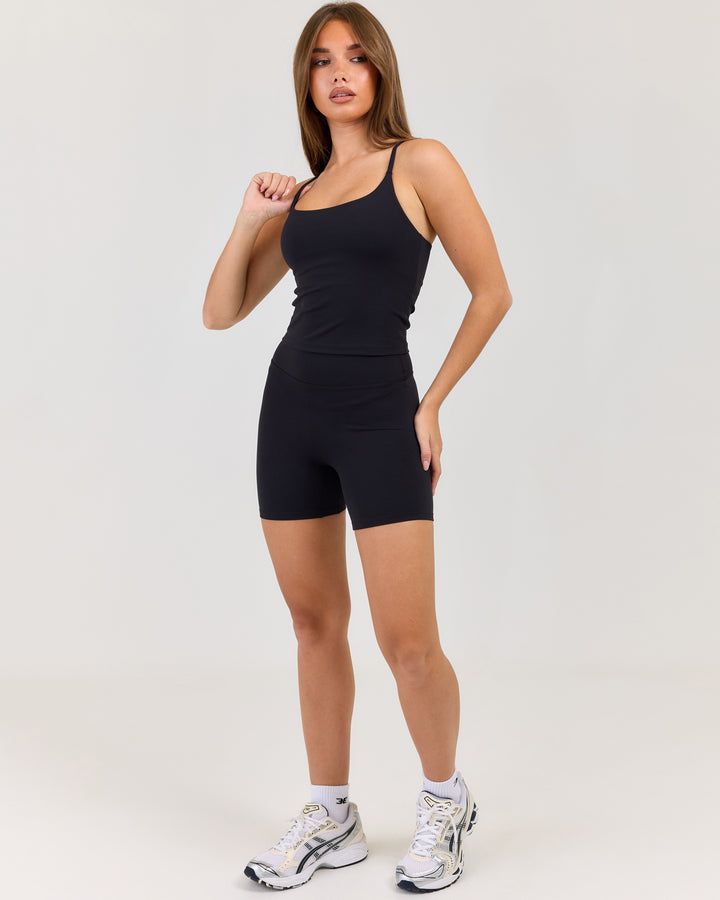 Luna Invisible Scrunch Shorts - Black