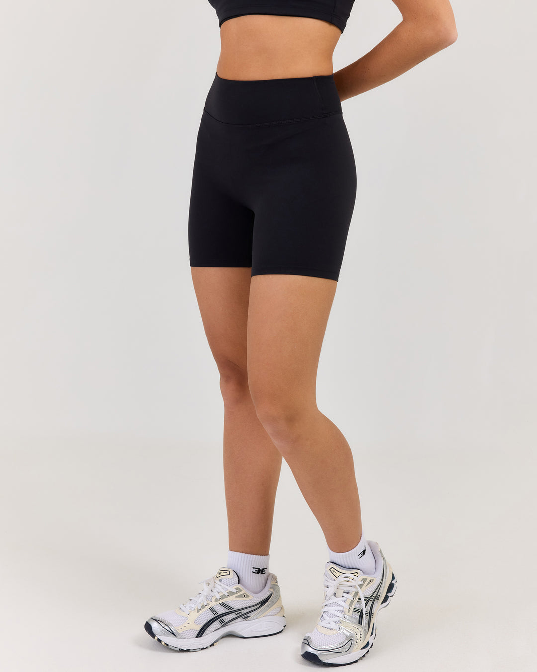 Luna Invisible Scrunch Shorts - Black