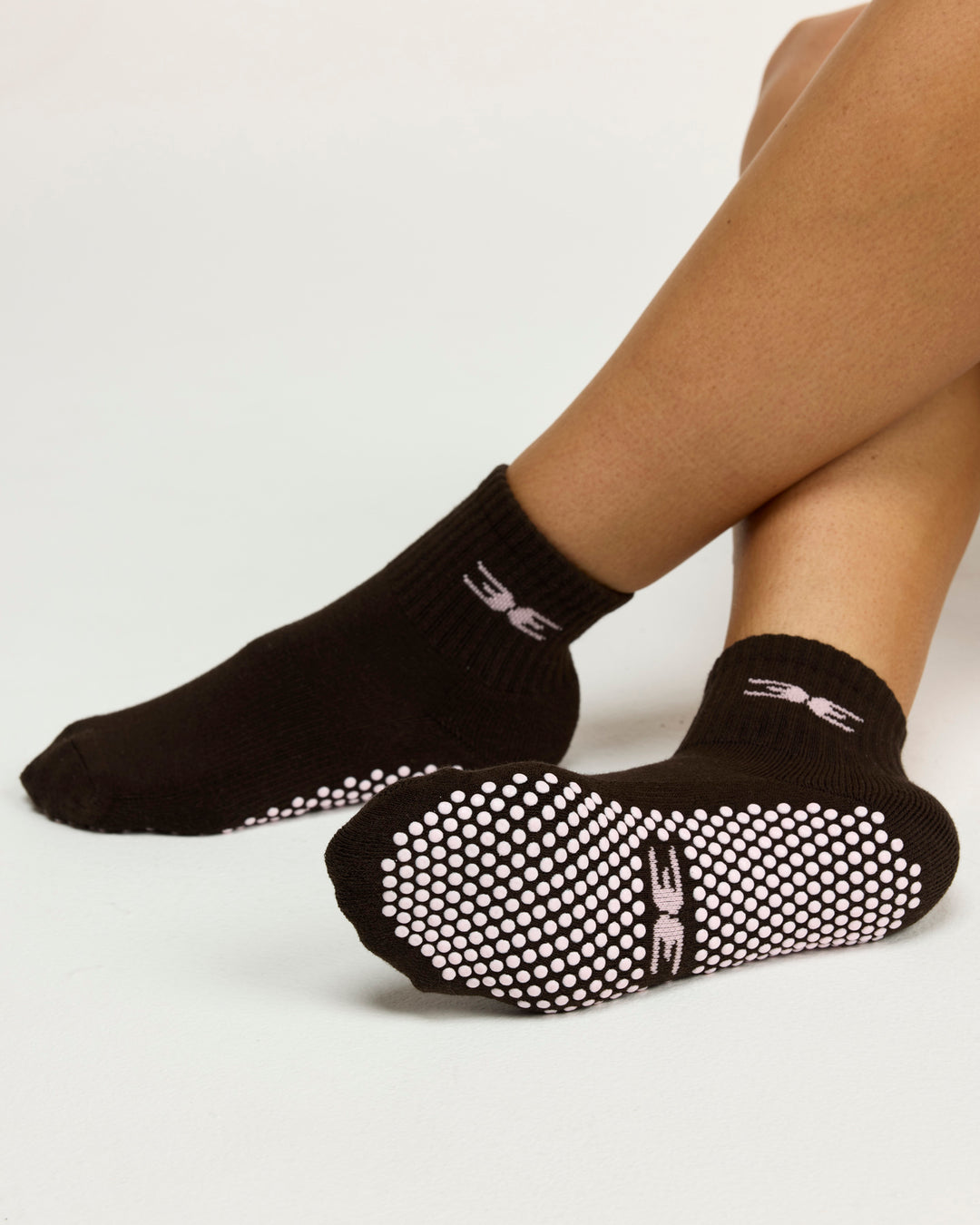 EE Mid Crew Grip Socks - Coffee Bean/Candy Pink