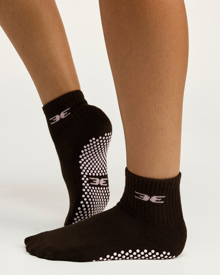 EE Mid Crew Grip Socks - Coffee Bean/Candy Pink