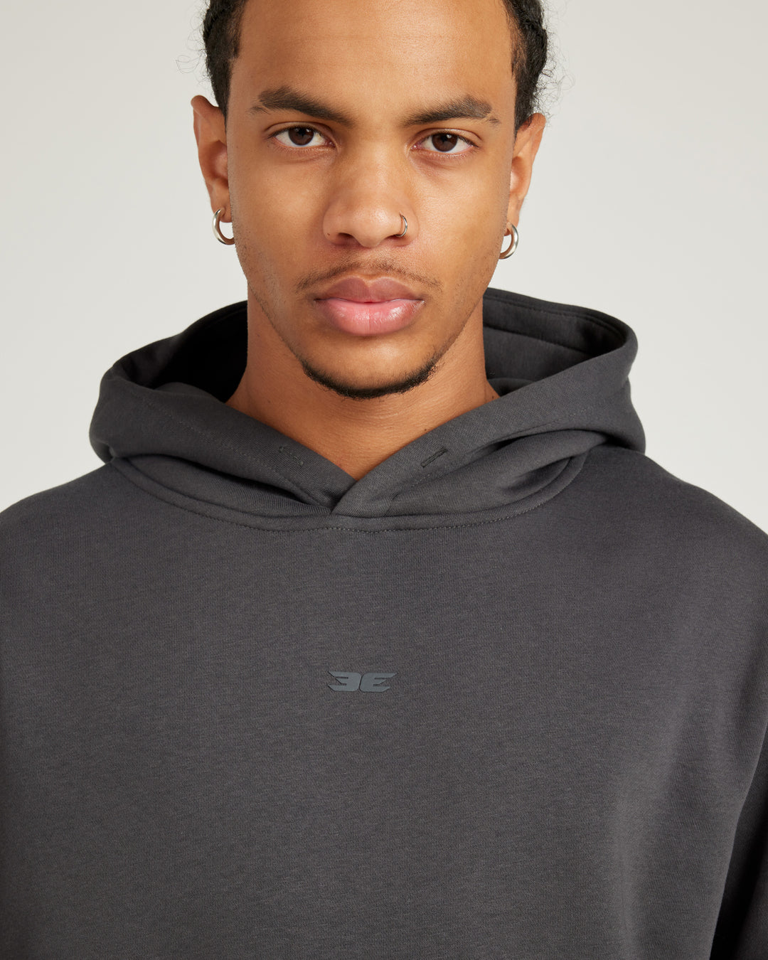 Omni Men's Fitted Hoodie - Charcoal