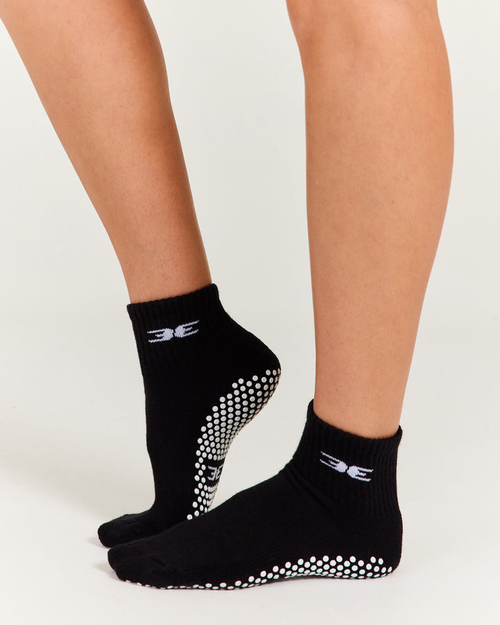 EE Mid Crew Pilates Grip Socks - Black/White