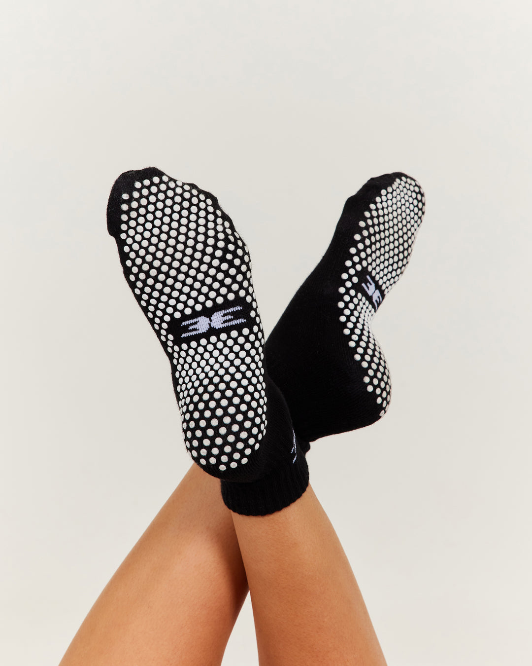 EE Mid Crew Pilates Grip Socks - Black/White