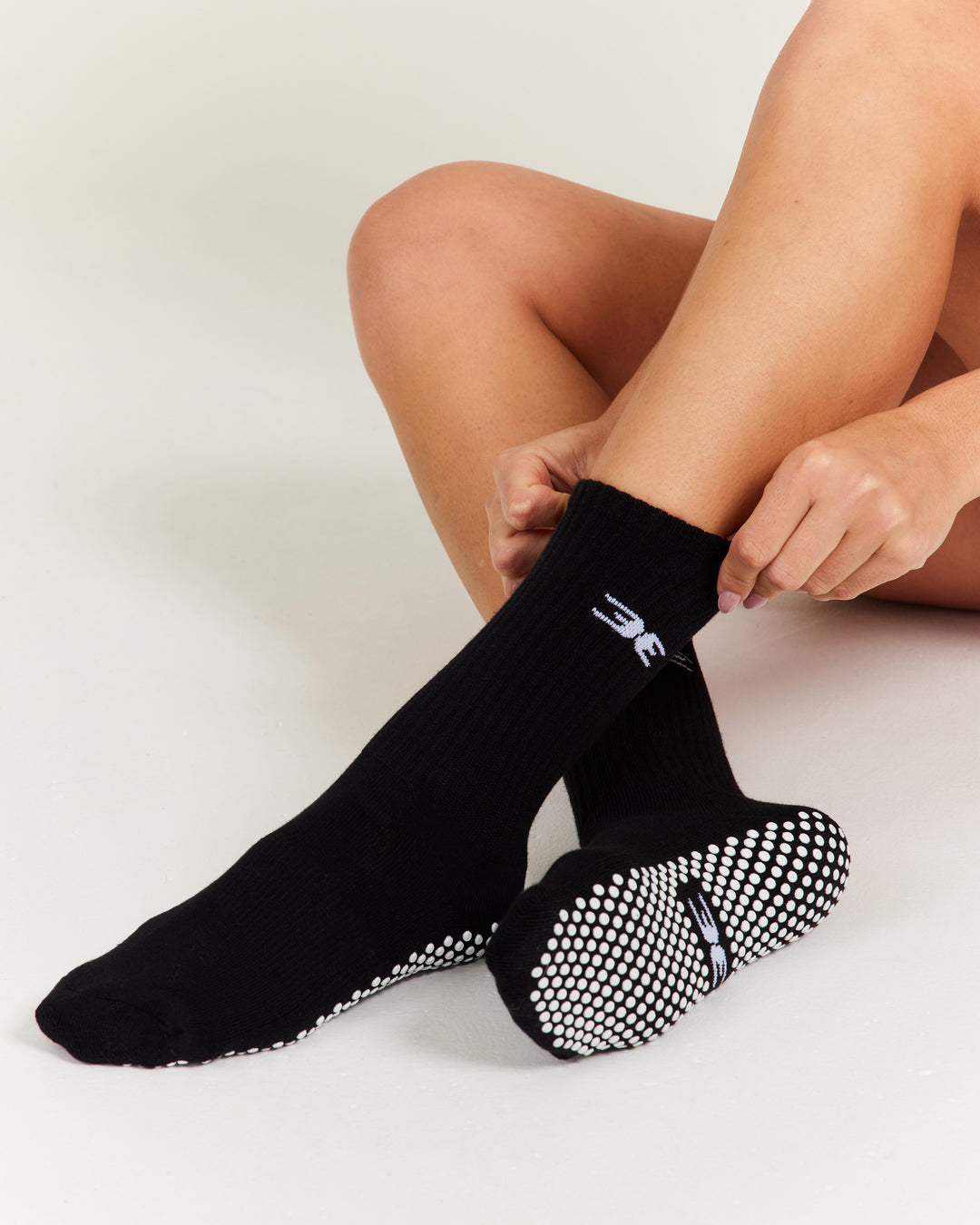 EE Crew Pilates Grip Socks - Black/White