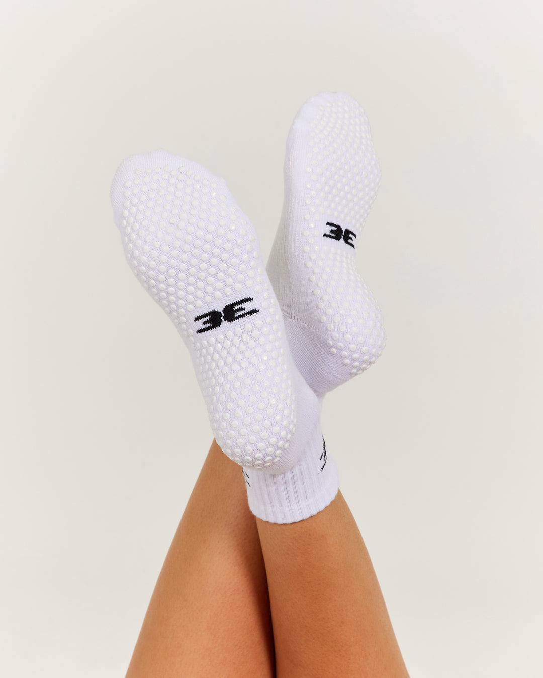 EE Mid Crew Pilates Grip Socks - White/White