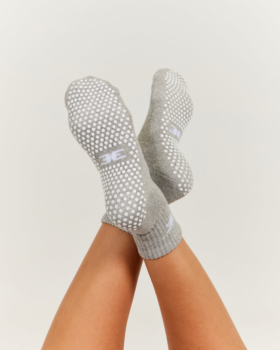 EE Mid Crew Pilates Grip Socks - Grey/White