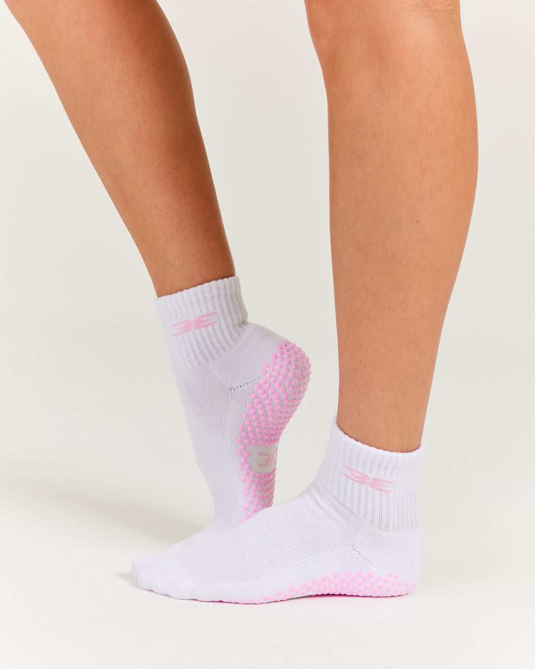 EE Mid Crew Pilates Grip Socks - White/Pink