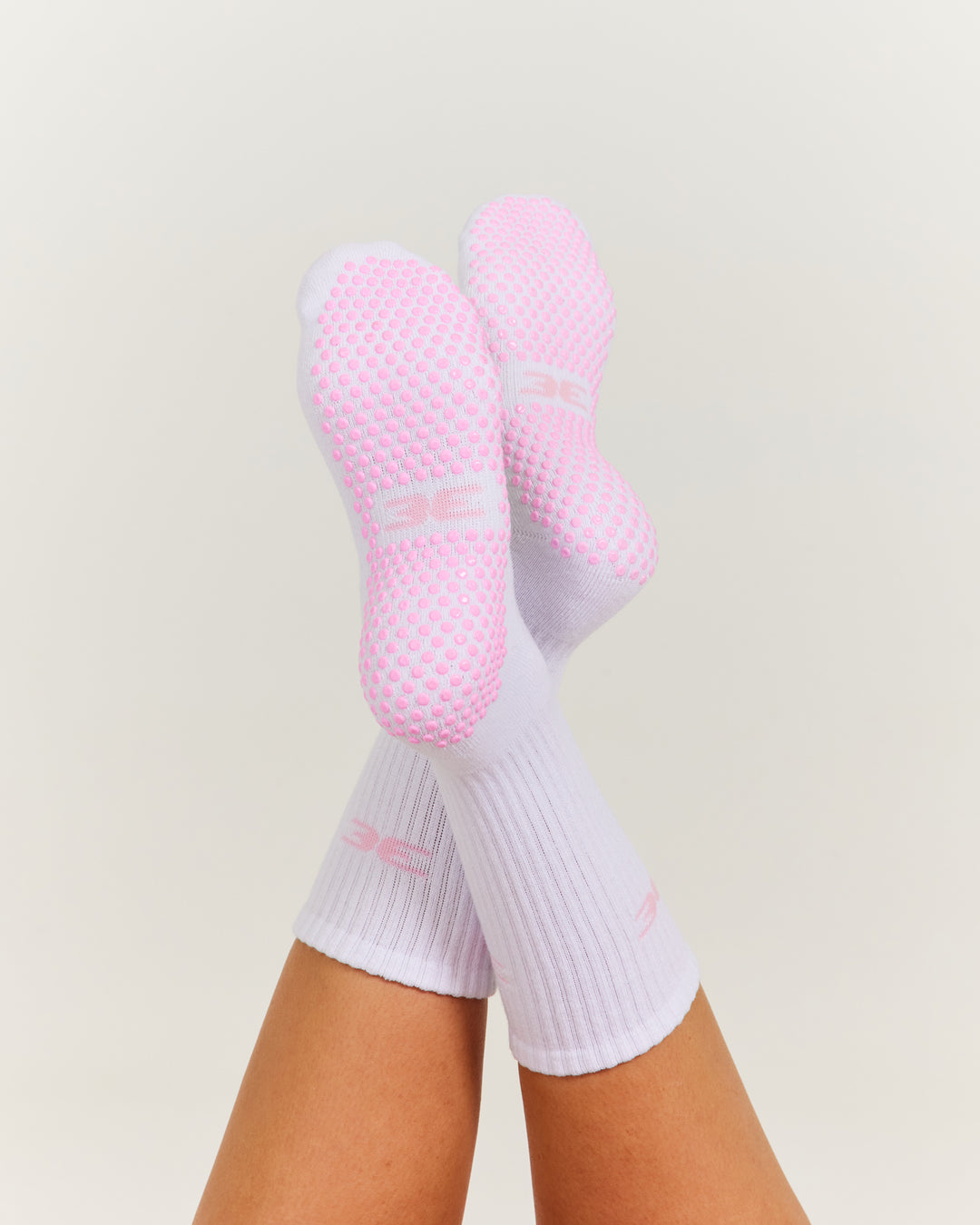 EE Crew Pilates Grip Socks - White/Pink
