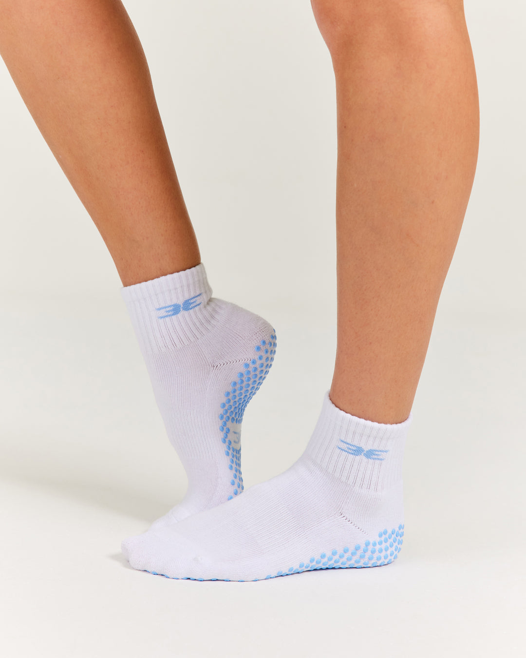 EE Mid Crew Pilates Grip Socks - White/Blue