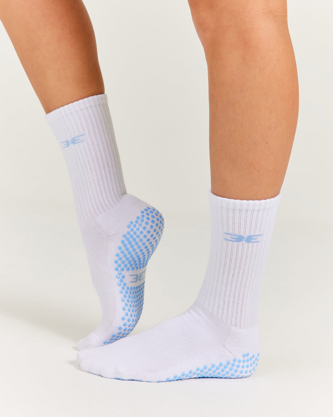 EE Crew Pilates Grip Socks - White/Blue