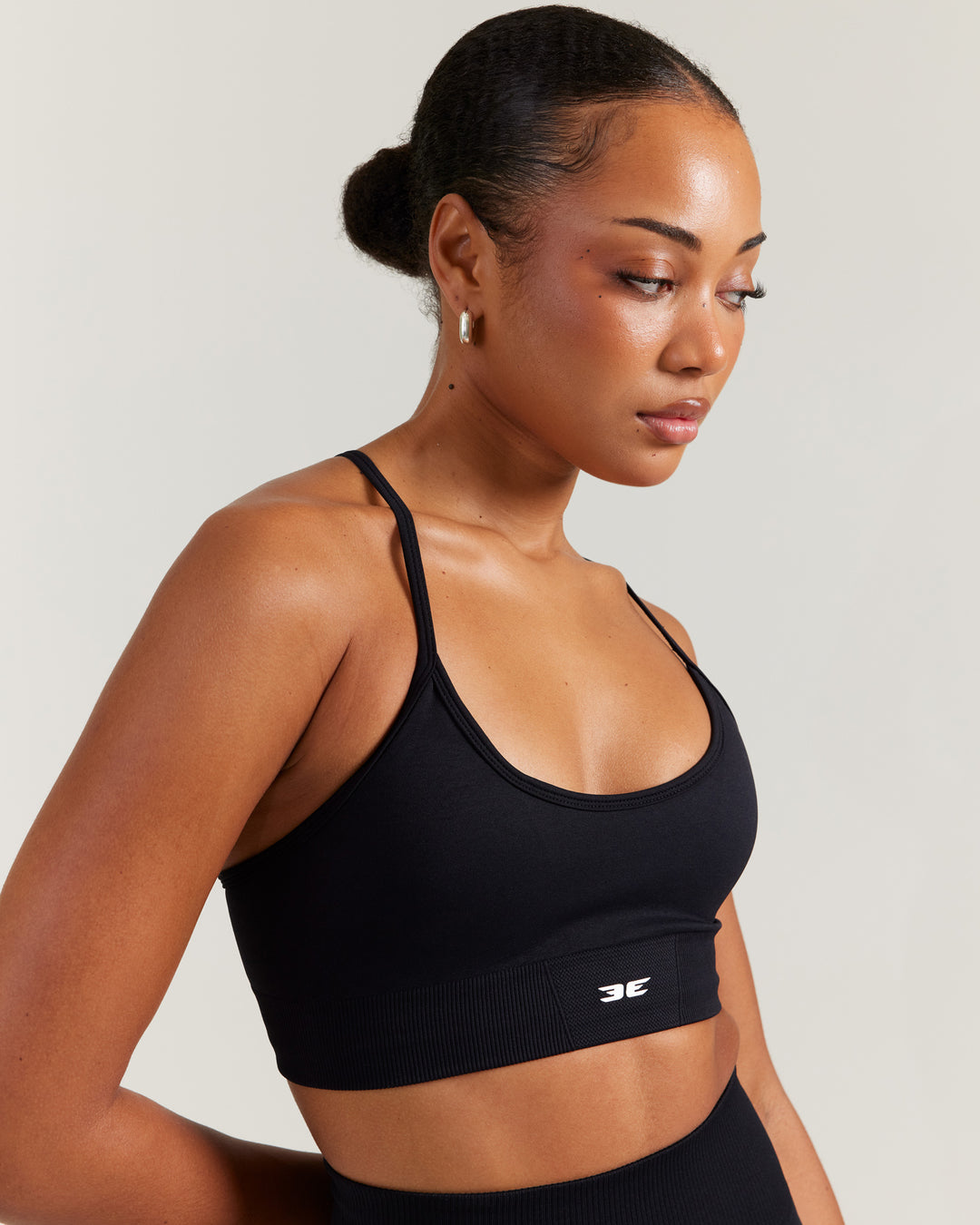 Elite Seamless Cross Strap Bra - Black