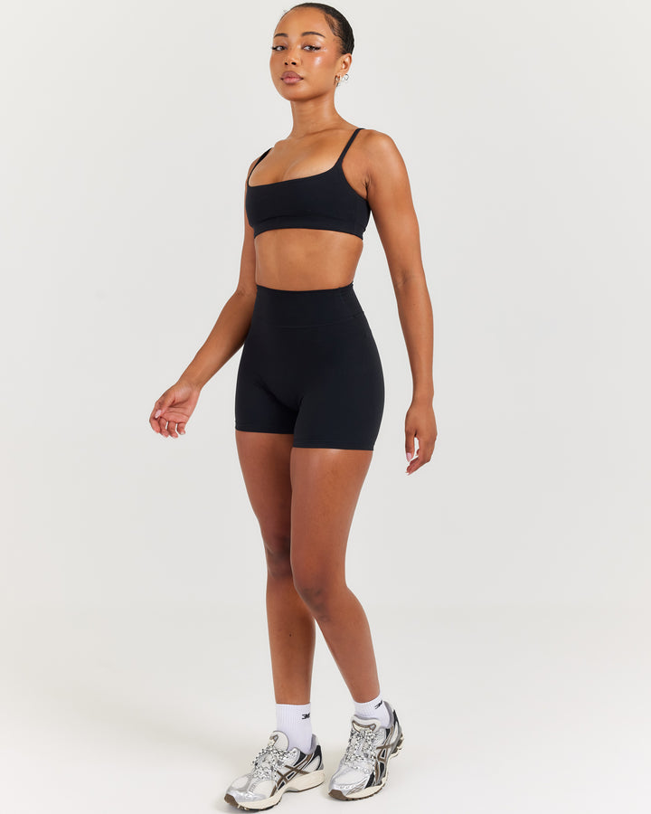 Soléa Invisible Scrunch Shorts - Black