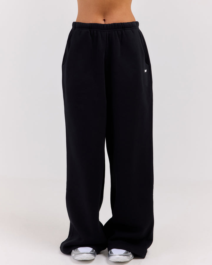 Omni Studio Trackpants V2  - Black